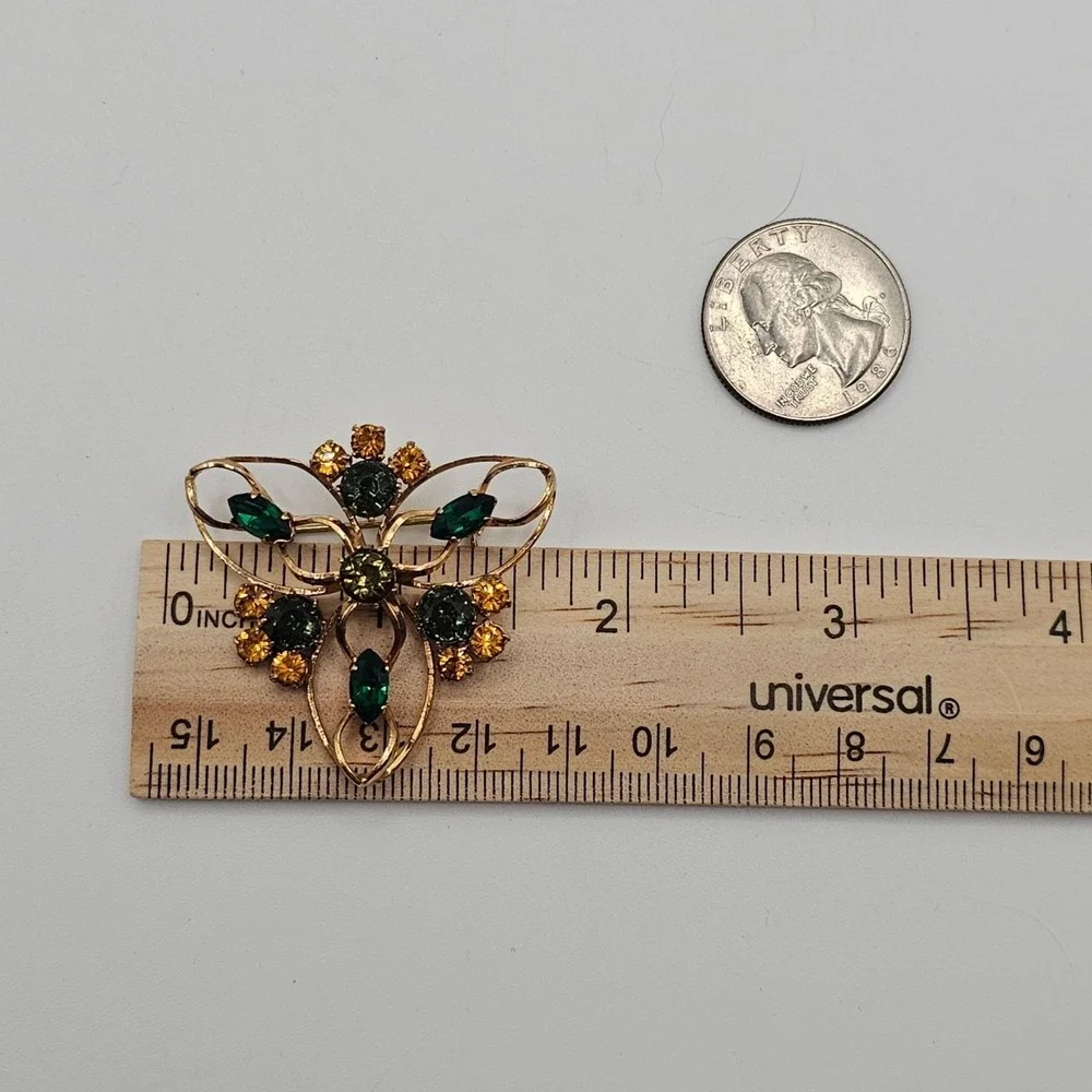 Vintage Rhinestone Brooch Gold Tone Green Glass‎ Openwork Pin Accessory